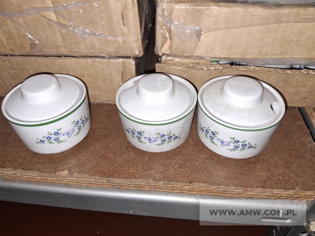 Naczynia stołowe (548 szt.) - pakiet zawierający 5 poz. asort. (wg oddzielnego wykazu), w tym m.in.: musztardniczka porcelanowa dekorowana, rawierka porcelanowa 